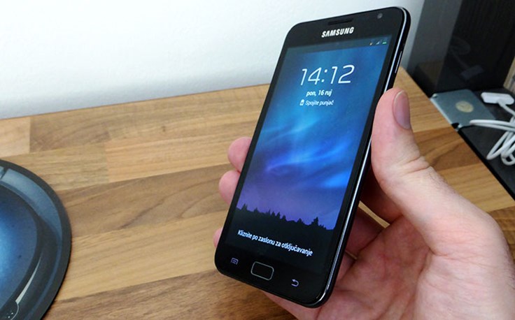 Samsung-Galaxy-Note-N7000-uživo-u-ruci-(2).jpg